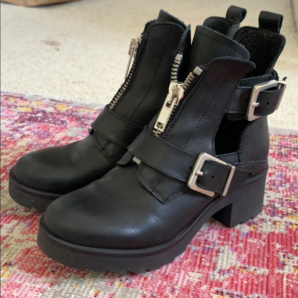 Steve Madden combat/ biker boot with zipper